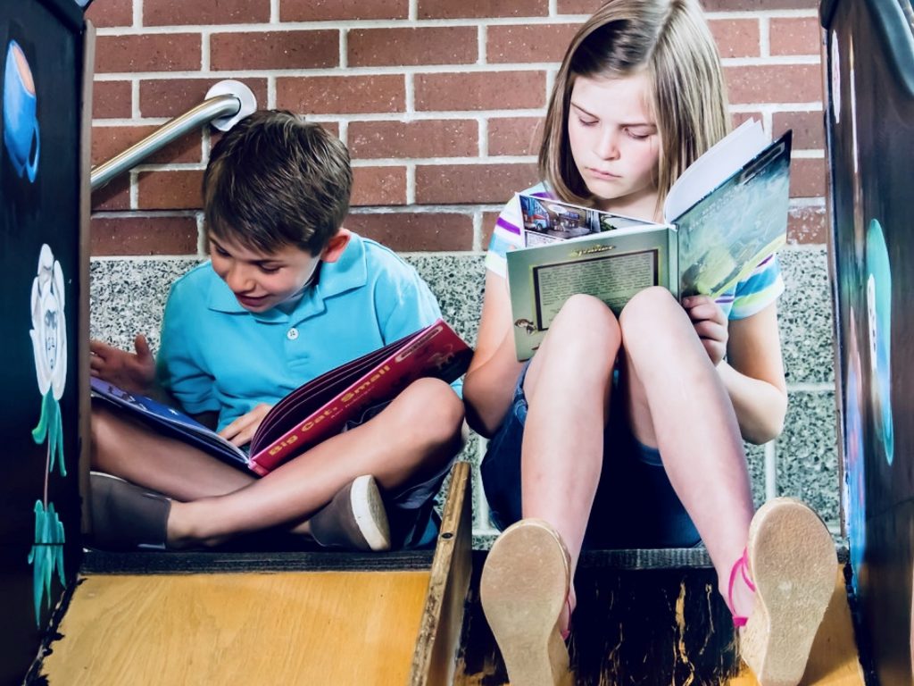 boy and girl reading, library summer reading programs