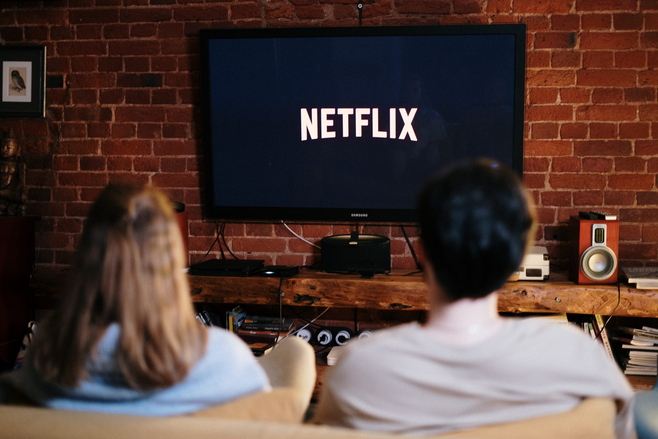 couple watching netflix, best shows to watch with your partner