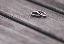 A pair of wedding rings.