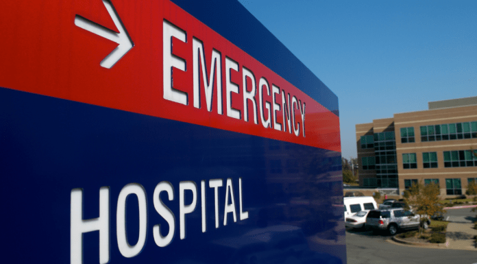 An emergency room hospital sign.